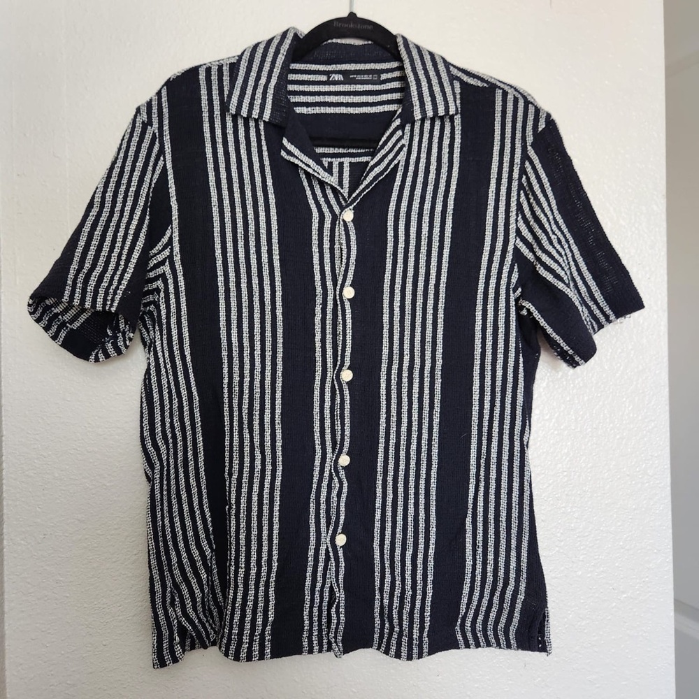 Zara Men's Navy and White Striped Button Down Shirt